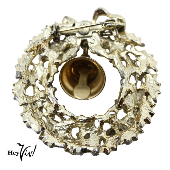 Vintage Holiday Christmas Wreath Pin w Bell Gold Metal w Enamel 1.75" - Hey Viv - Picture 3 of 7